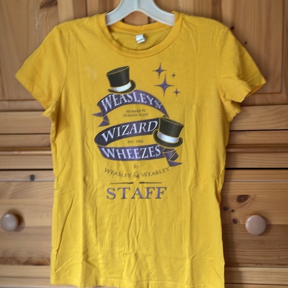 Weasley’s Wizard Wheezes staff t-shirt - Picture 1 of 7